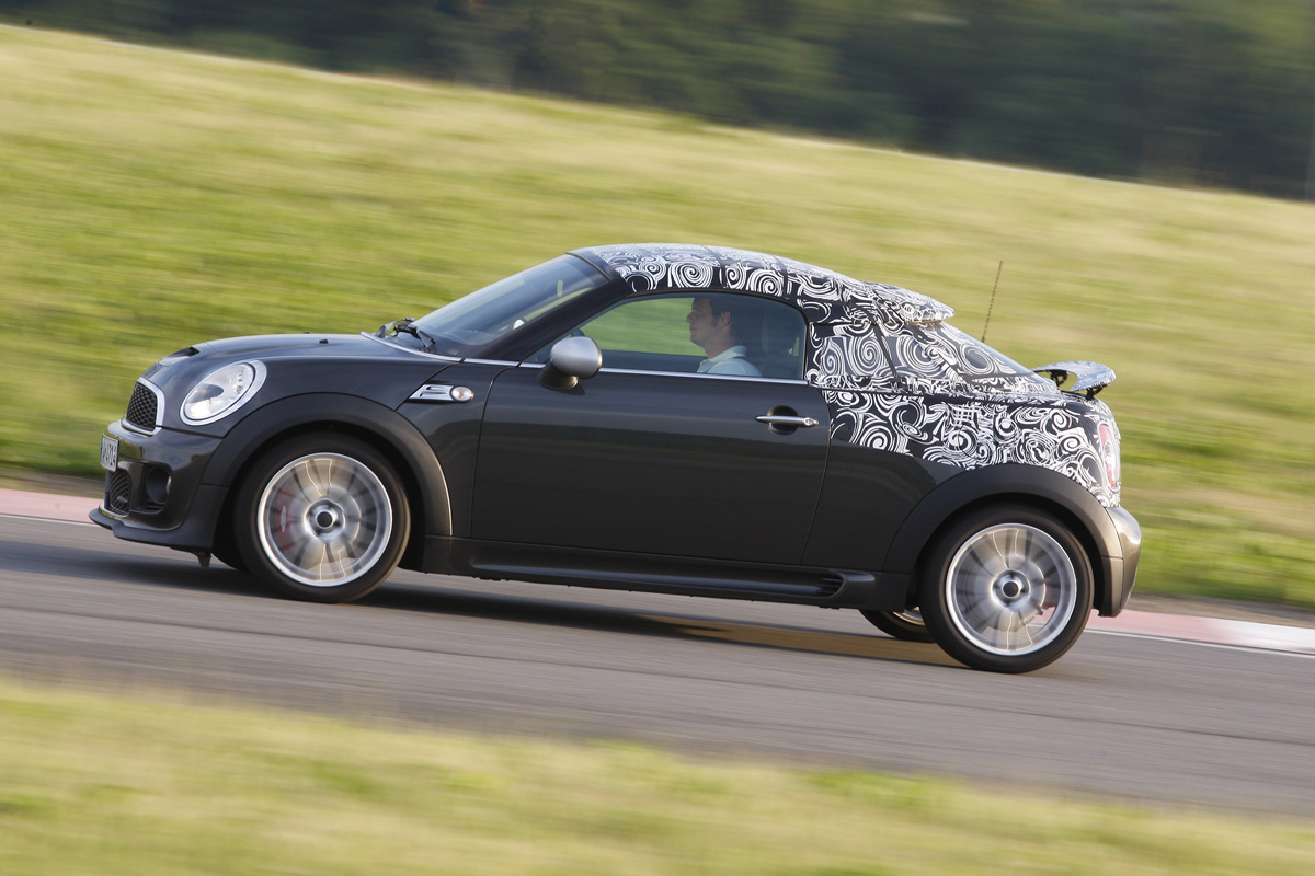 MINI Coupé cornering
