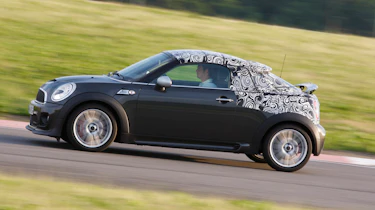 MINI Coupé cornering