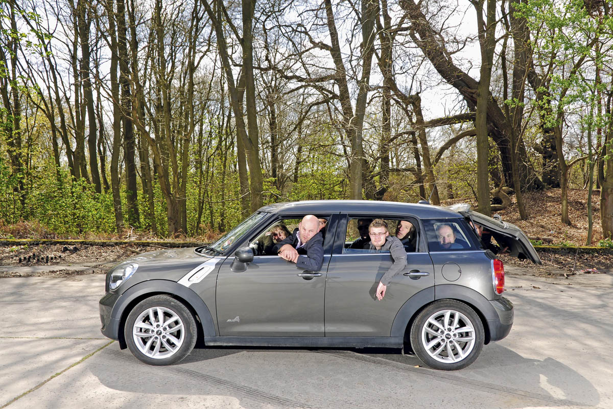 MINI Countryman Cooper D header