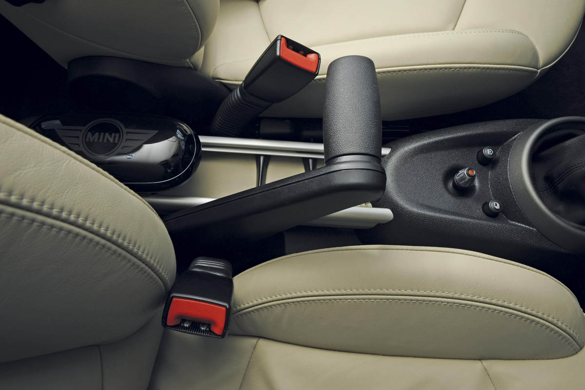 MINI Countryman Cooper D handbrake