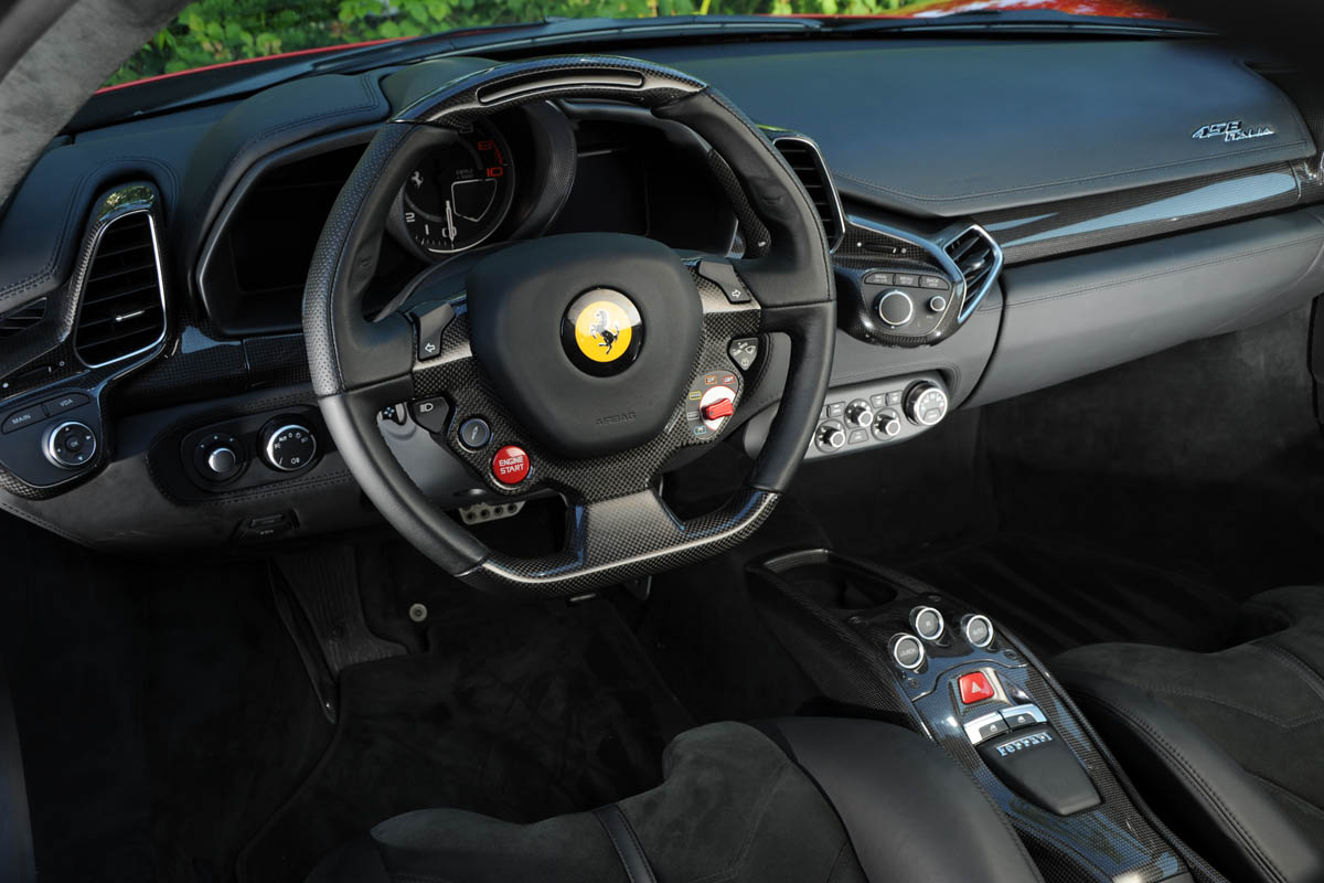 Ferrari 458 Italia interior