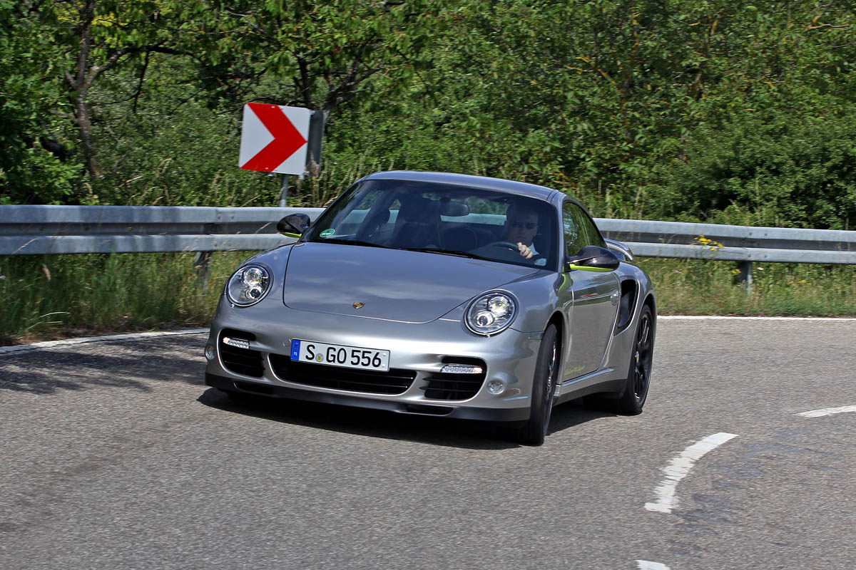 Porsche 911 Edition 918 Spyder corner