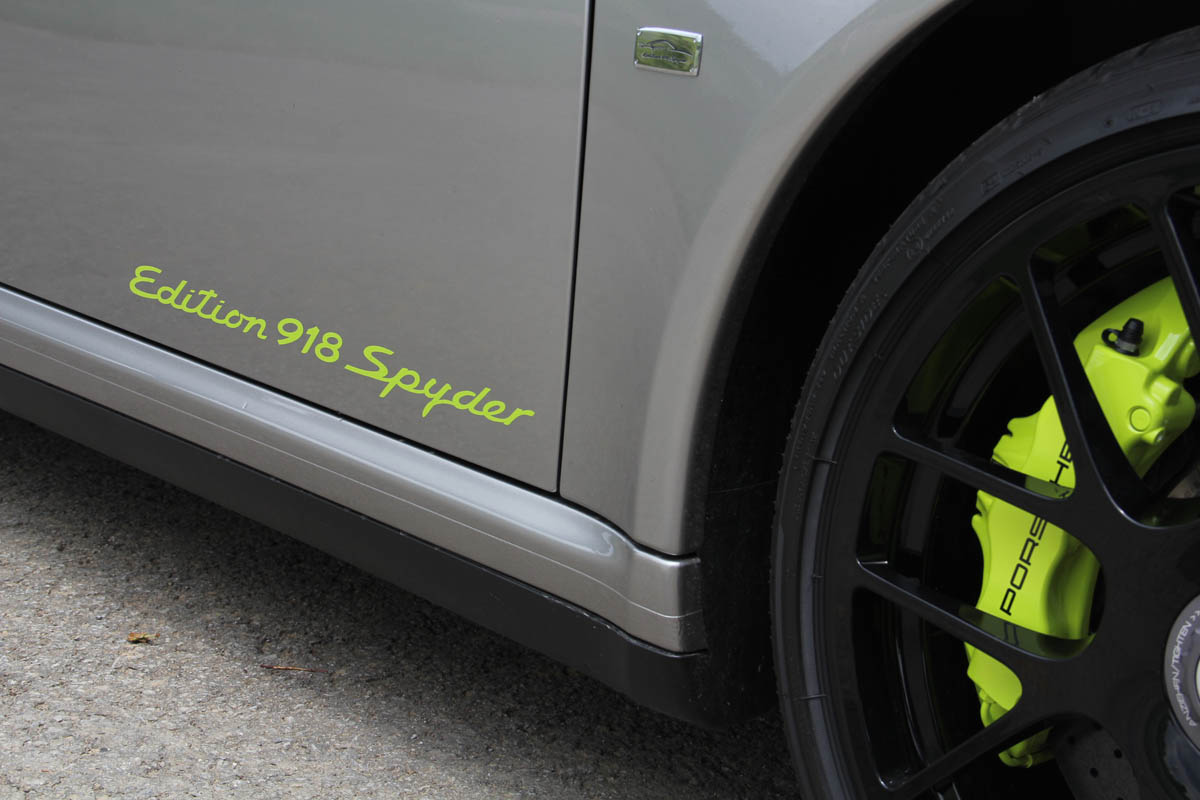 Porsche 911 Edition 918 Spyder badge