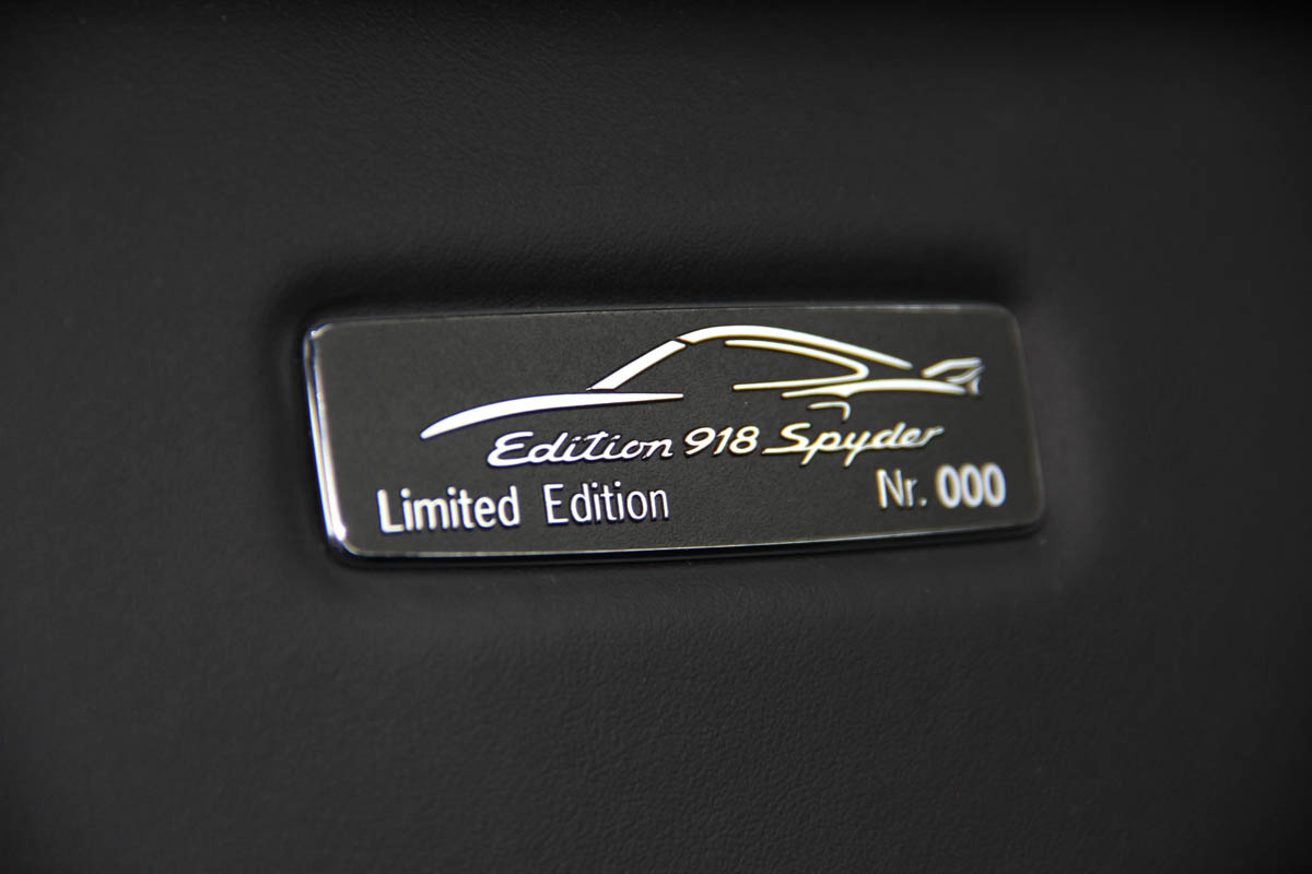Porsche 911 Edition 918 Spyder plaque
