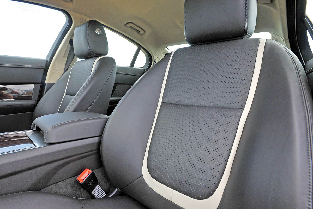 Jaguar XF 2.2D seats