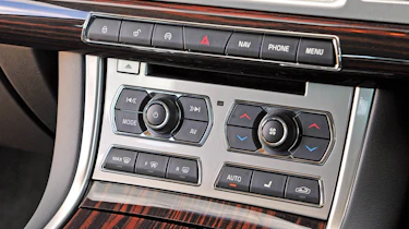 Jaguar XF 2.2D switchgear