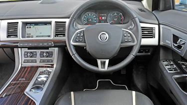 Jaguar XF 2.2D interior