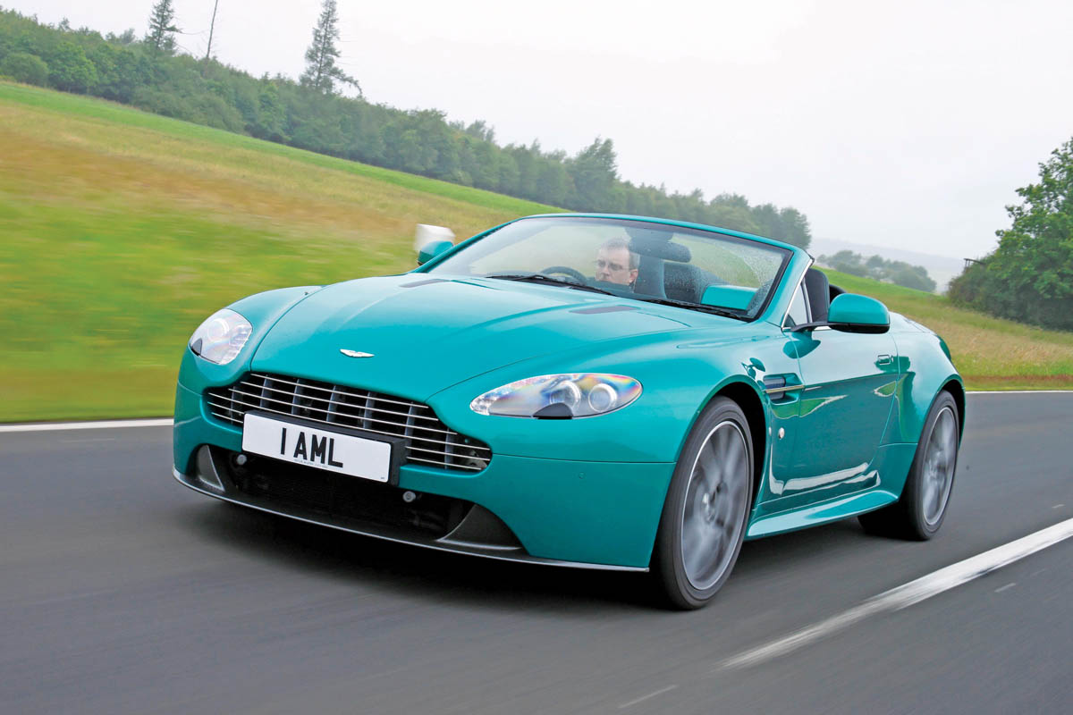 Aston Martin Vantage S Roadster frotn track