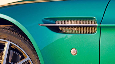 Aston Martin Vantage S Roadster vents