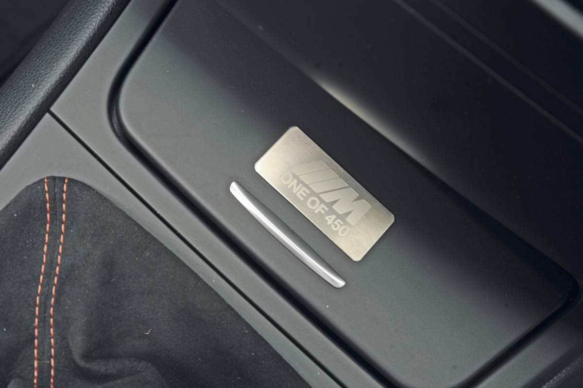 BMW 1M Coupe plaque