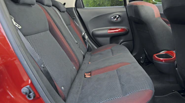 Nissan Juke 1.6 DiG-T rear seats