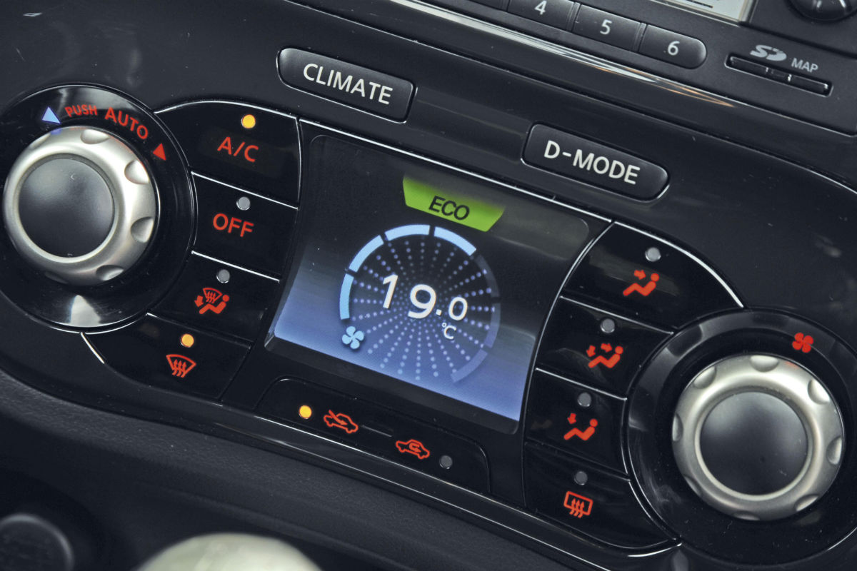 Nissan Juke 1.6 DiG-T dials
