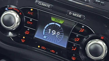 Nissan Juke 1.6 DiG-T dials