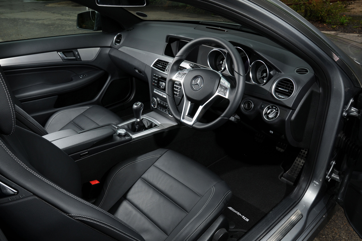 Mercedes C180 Coupe dash