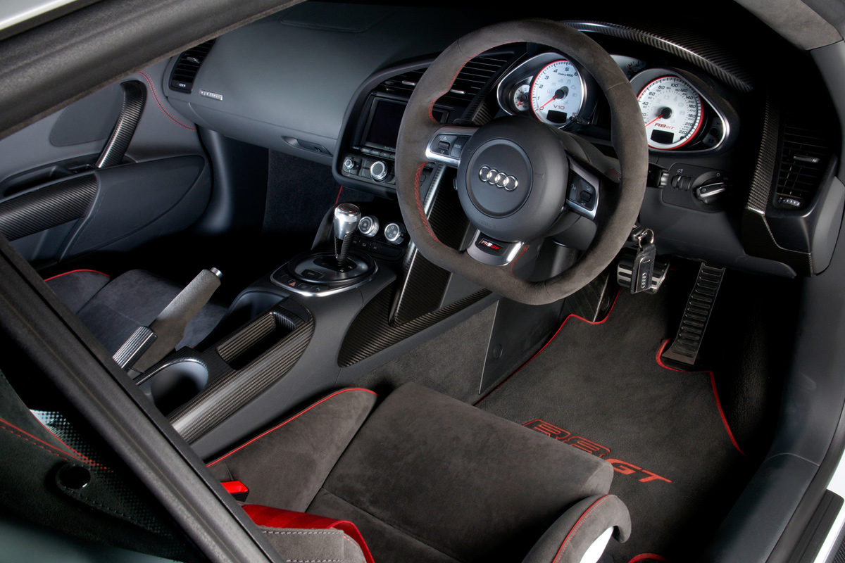 Audi R8 GT dash