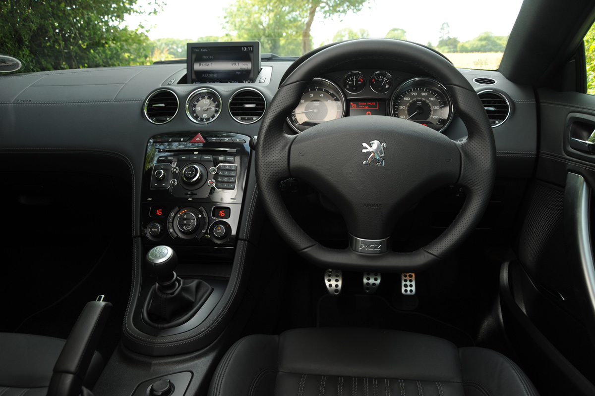 Peugeot RCZ Asphalt dash