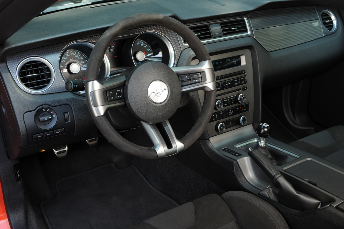 Boss Mustang dash