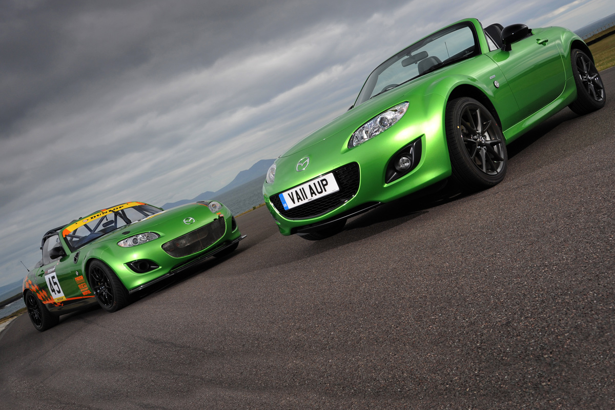 Mazda MX-5 Black Edition vs GT header