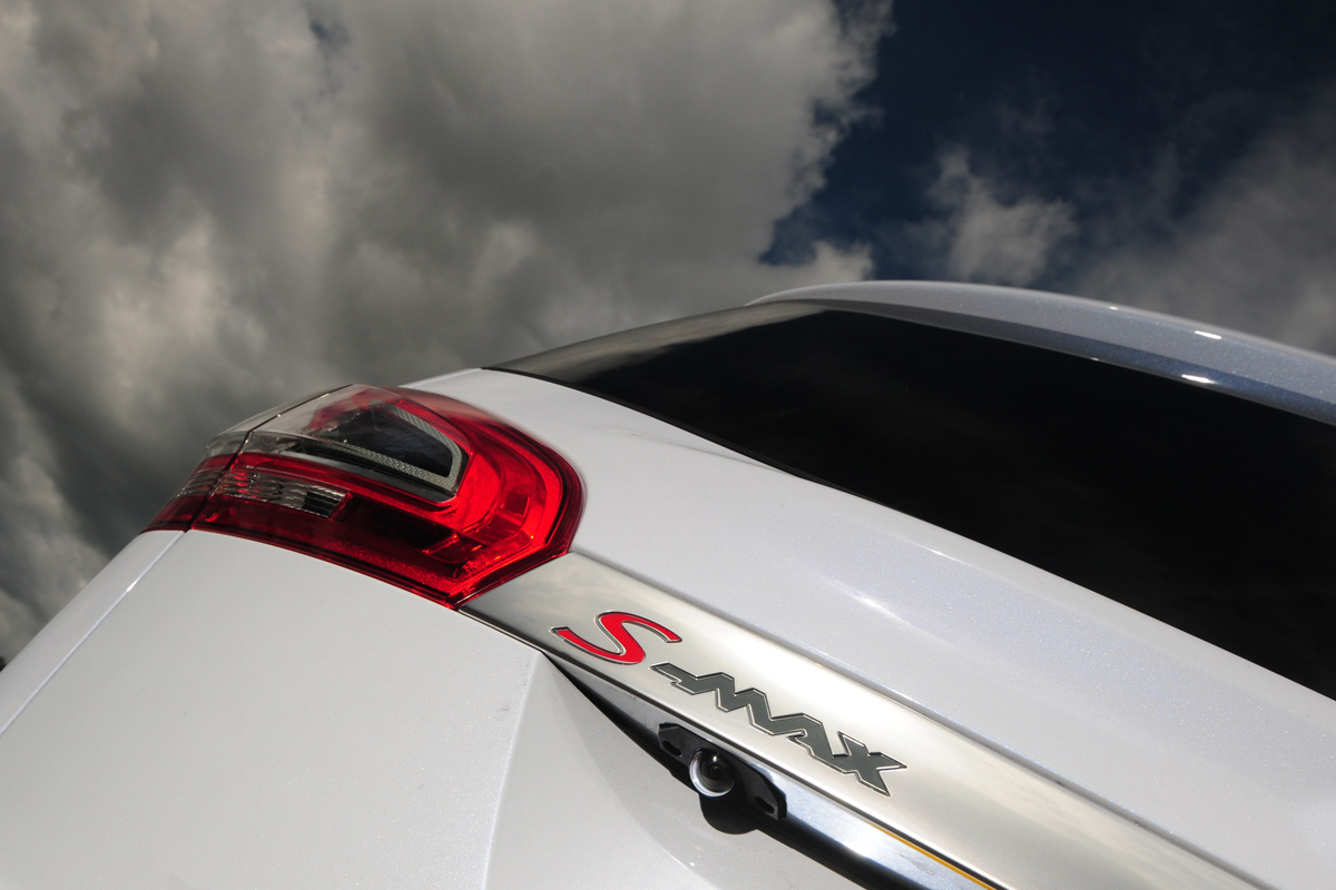 Ford S-MAX badge