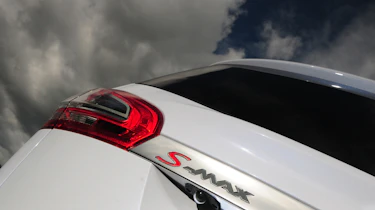 Ford S-MAX badge
