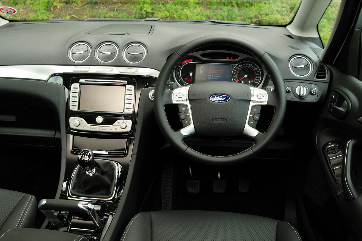 Ford S-MAX dash