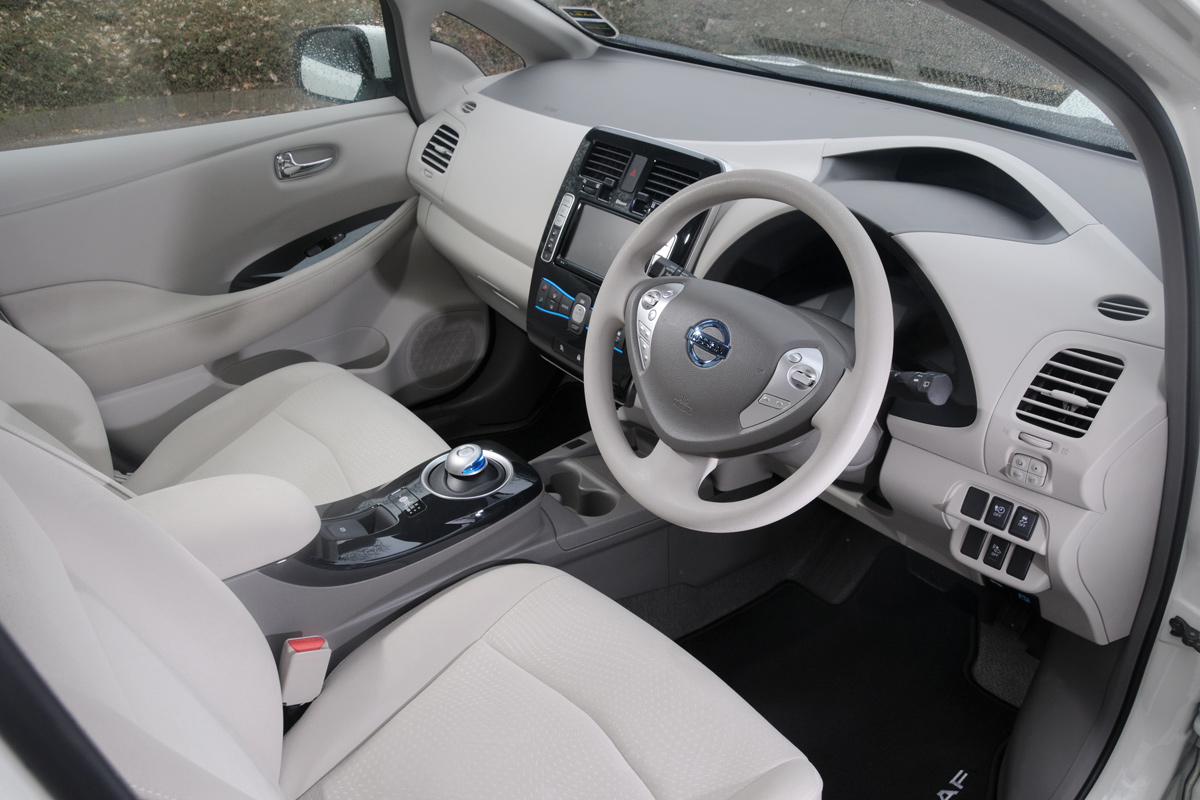 Nissan Leaf dash