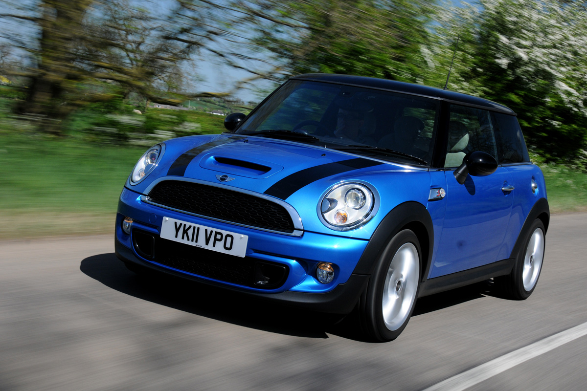MINI Cooper SD hatchback front tracking