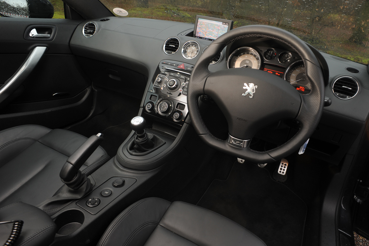 Peugeot RCZ dash