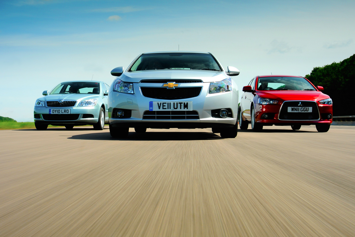 Skoda Octavia vs Chevrolet Cruze Hatchback vs Mitsubishi Lancer