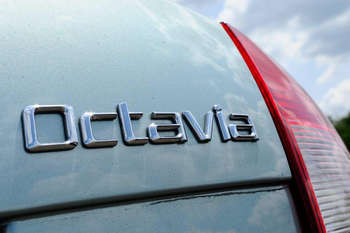 Skoda Octavia SE 2.0 TDI CR 140 badge