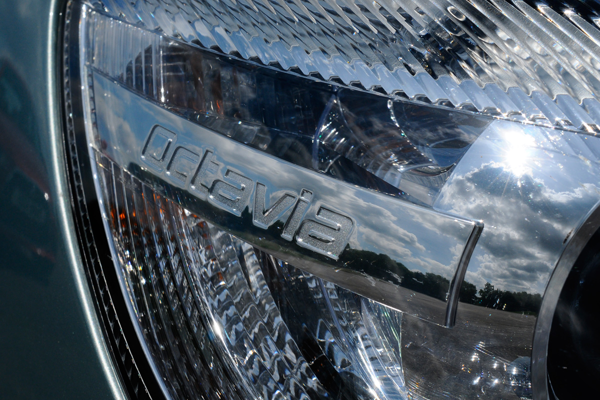 Skoda Octavia SE 2.0 TDI CR 140 badge