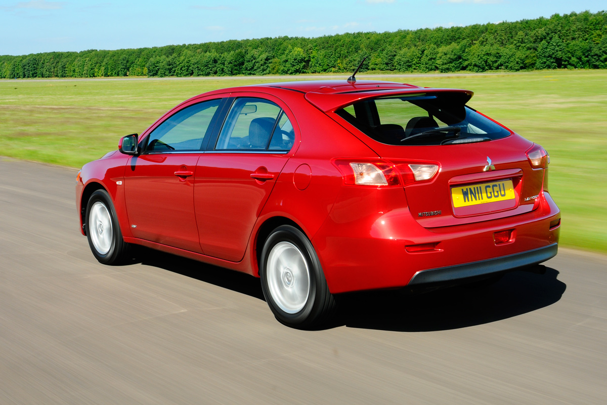 Mitsubishi Lancer 2.0 di-d GS-2 Sportback rear tracking