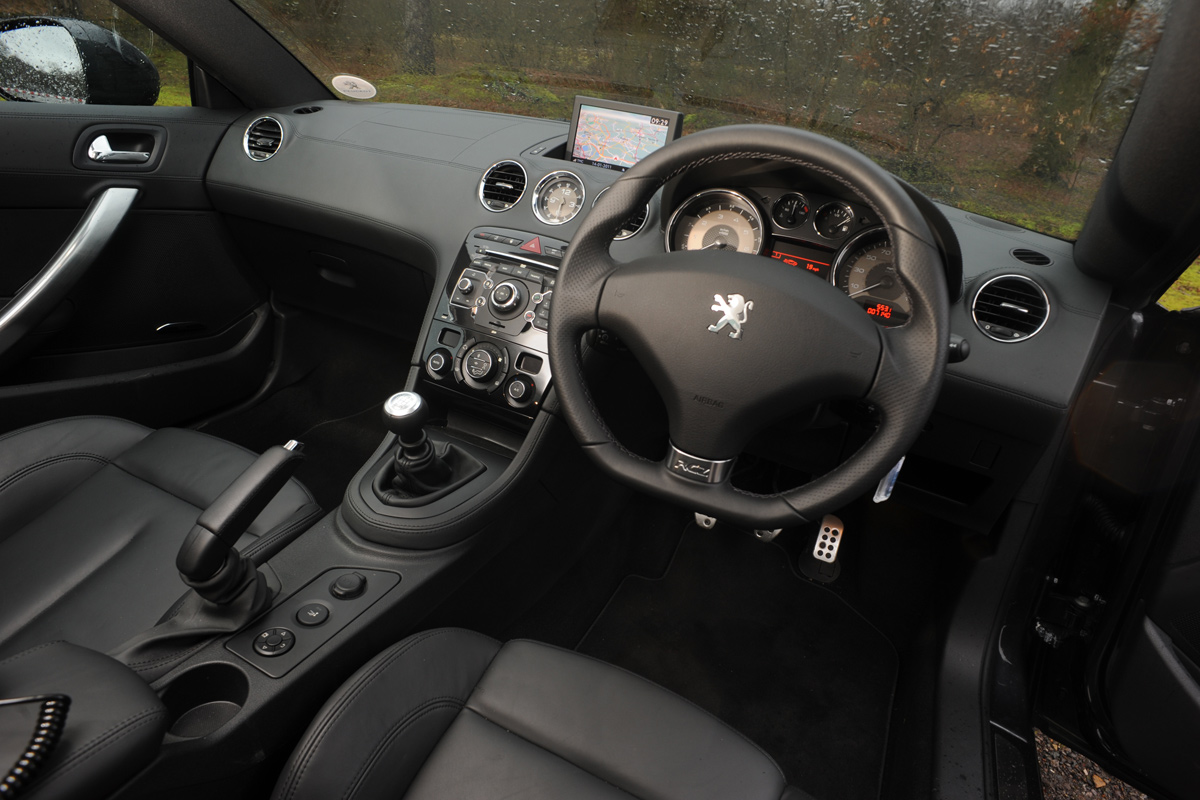 Peugeot RCZ dash