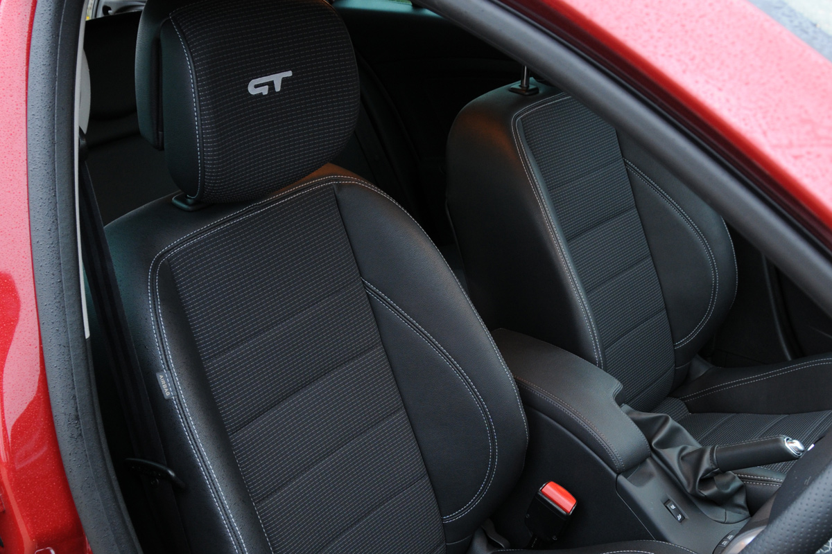Renault Megane Sport Tourer front seat