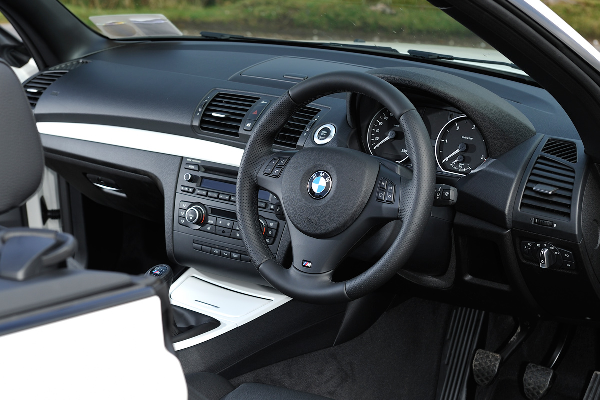BMW 118d Convertible dash