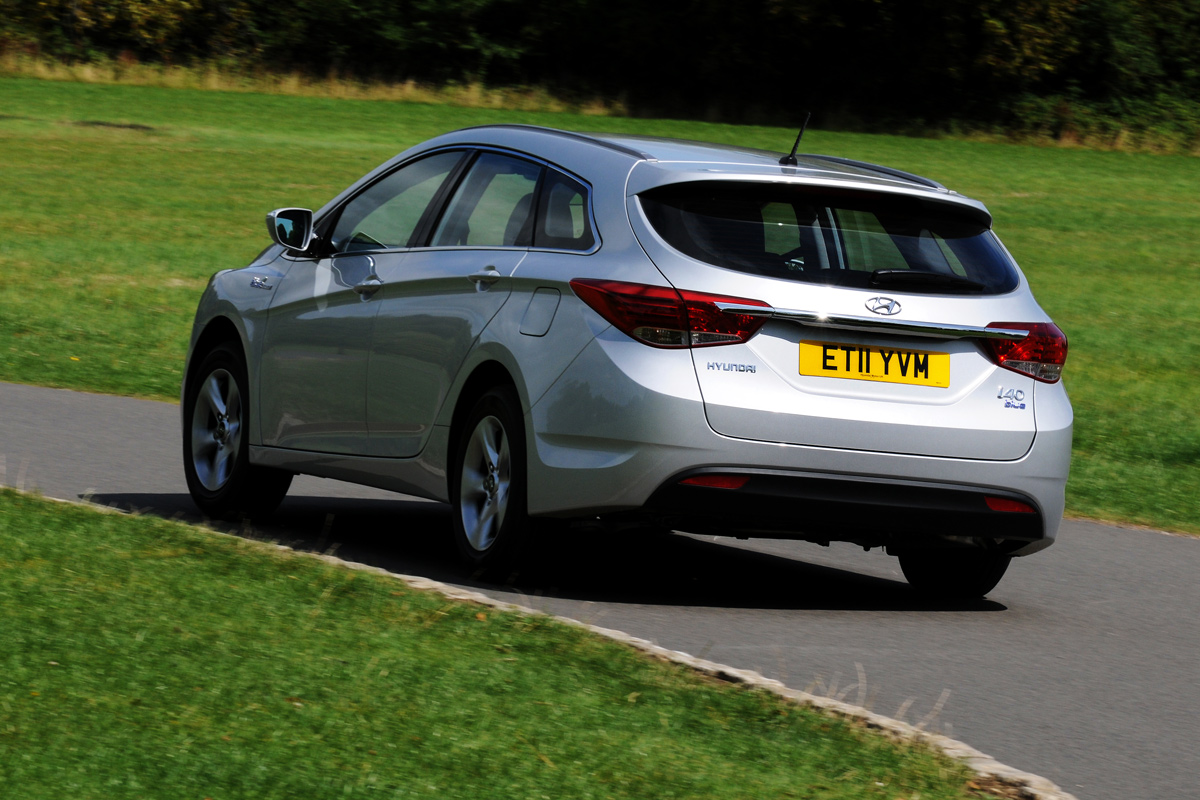 Hyundai i40 BlueDrive rear cornering