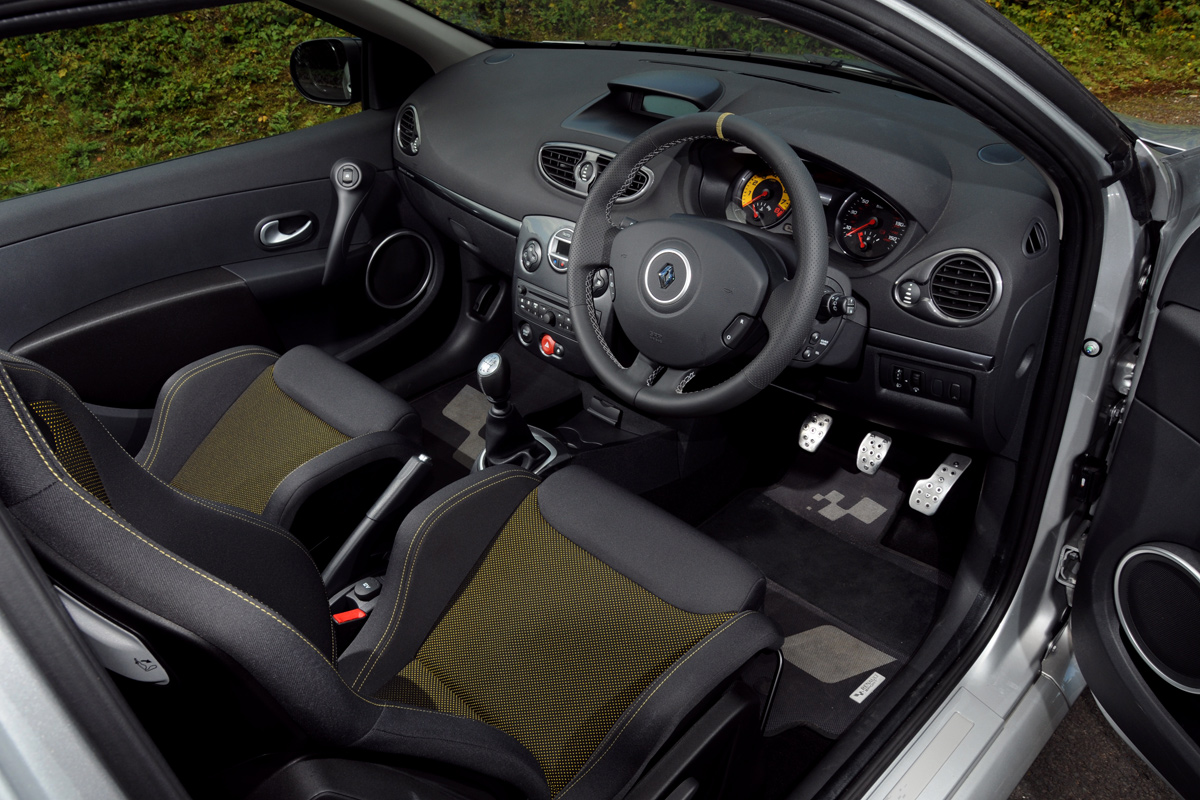 Renaultsport Clio Silverstone GP Edition dash