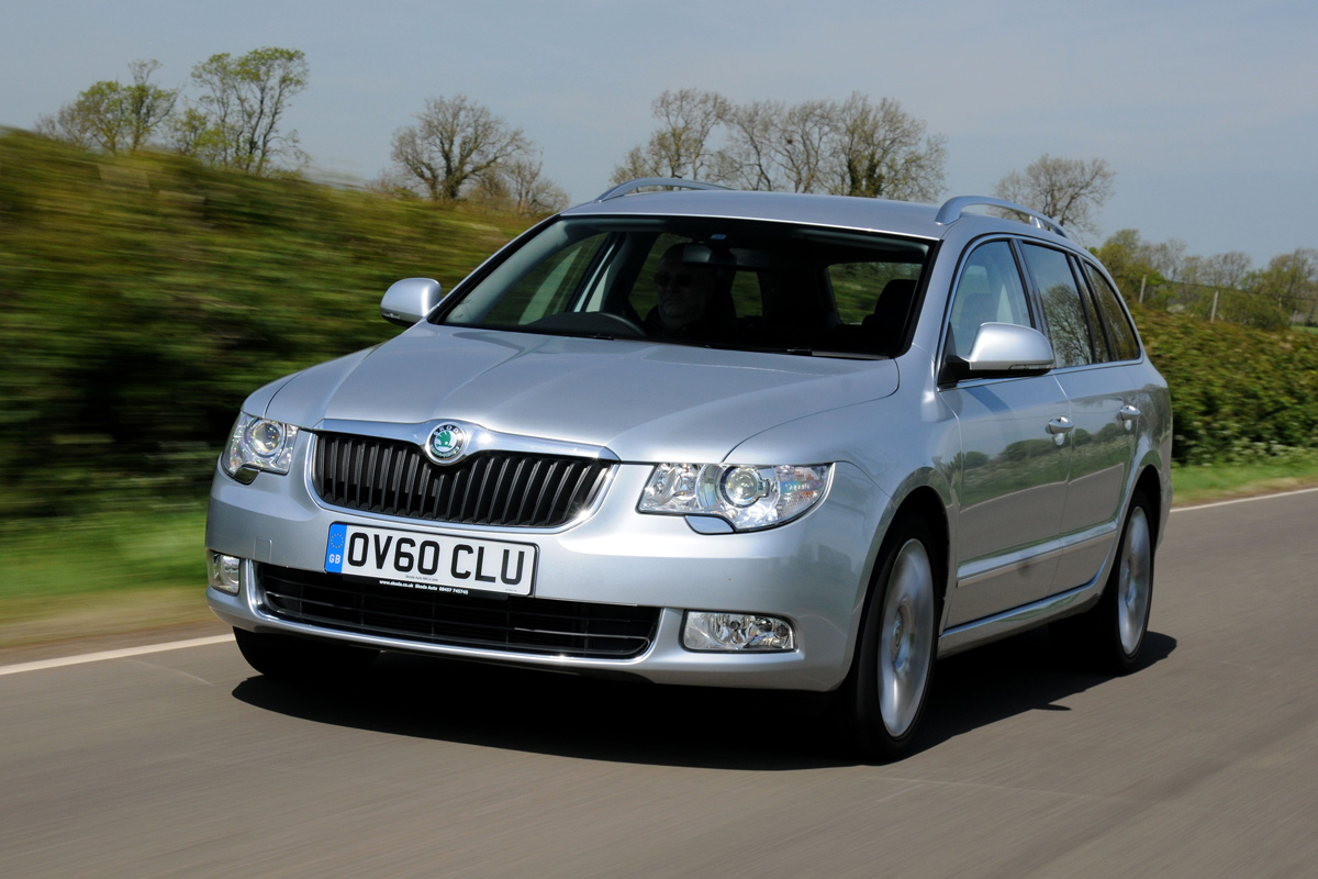 Skoda Superb Estate front tracking