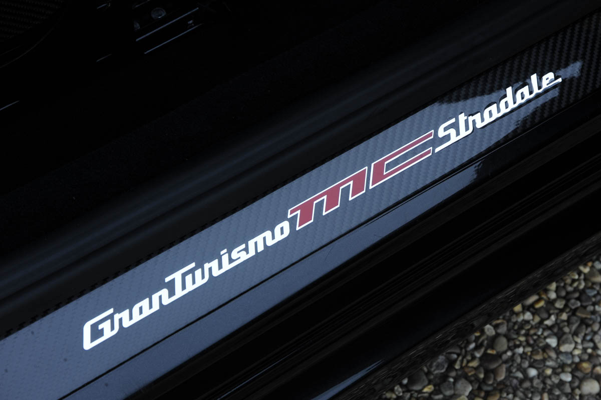 Maserati GranTurismo MC Stradale sills