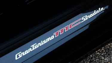 Maserati GranTurismo MC Stradale sills