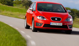 SEAT Leon FR front cornering