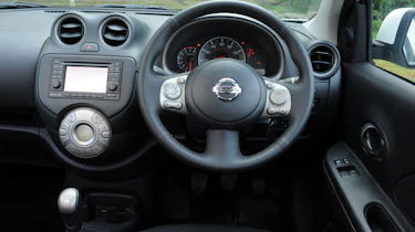Nissan Micra 1.2 DIG-S Tekna dash