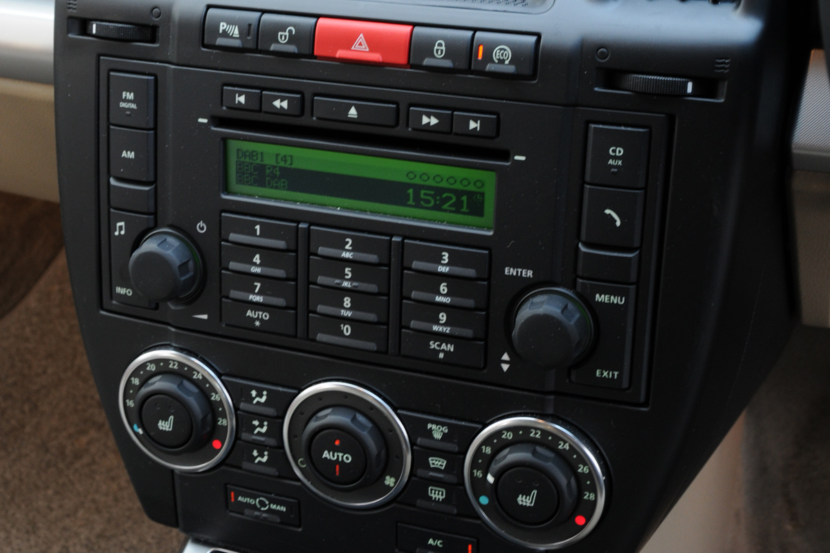 Land Rover Freelander 2 centre console