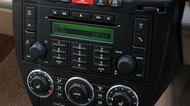 Land Rover Freelander 2 centre console