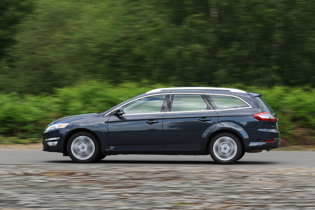 Ford Mondeo Estate panning