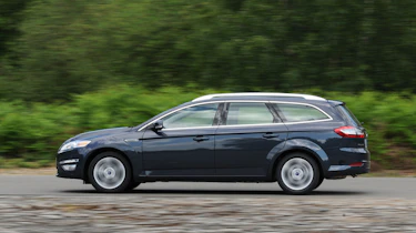 Ford Mondeo Estate panning