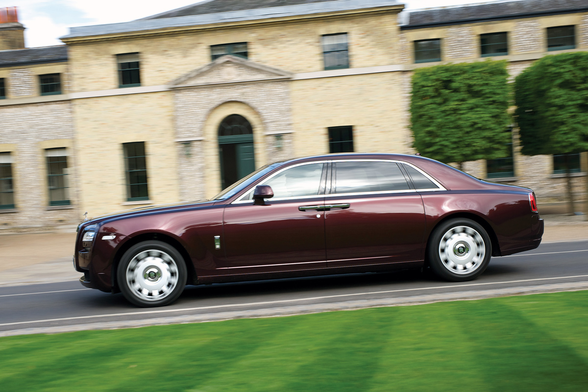 Rolls-Royce Ghost EWB panning