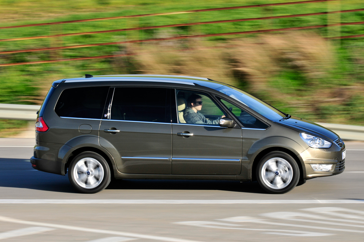 Ford Galaxy panning