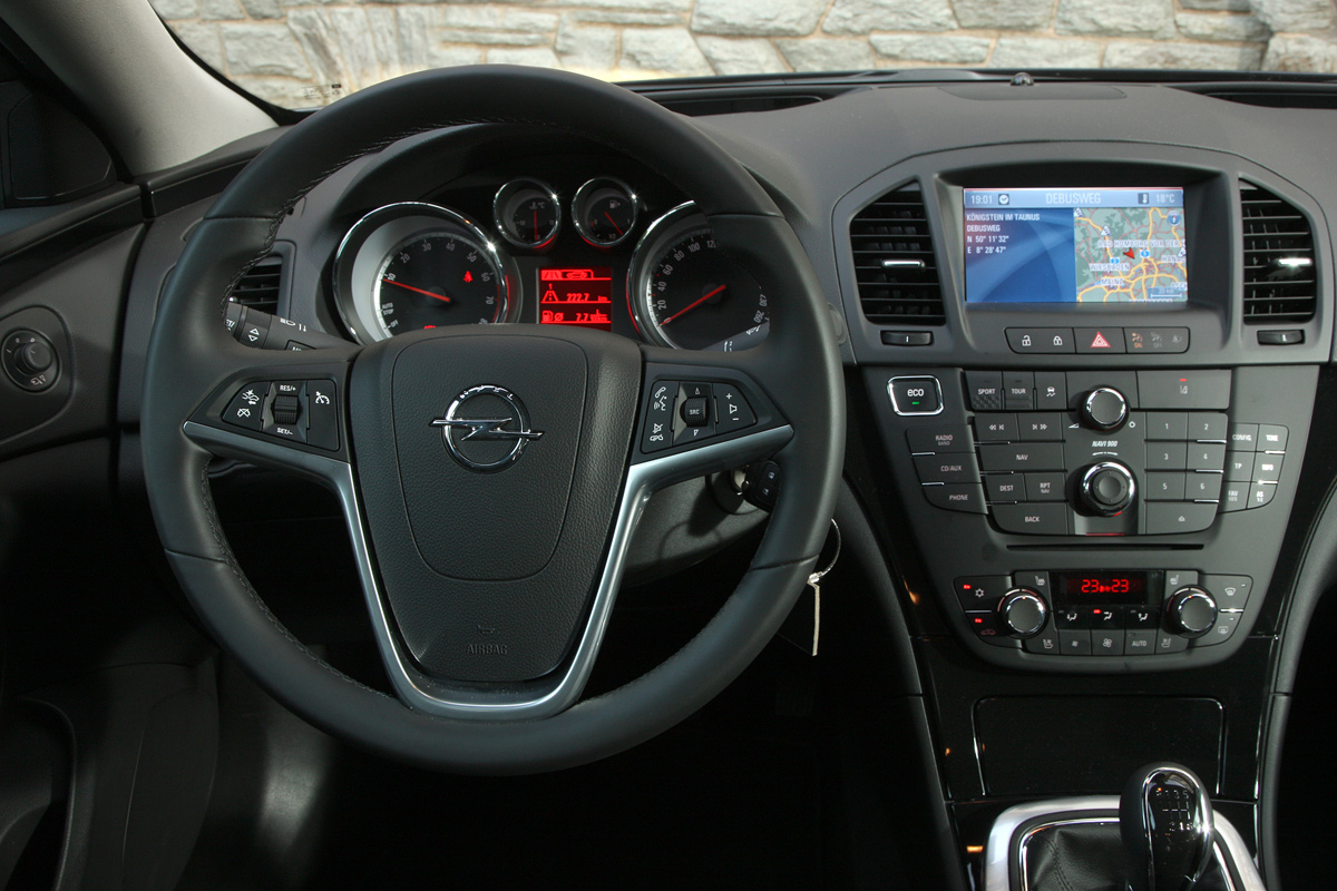 Vauxhall Insignia dash