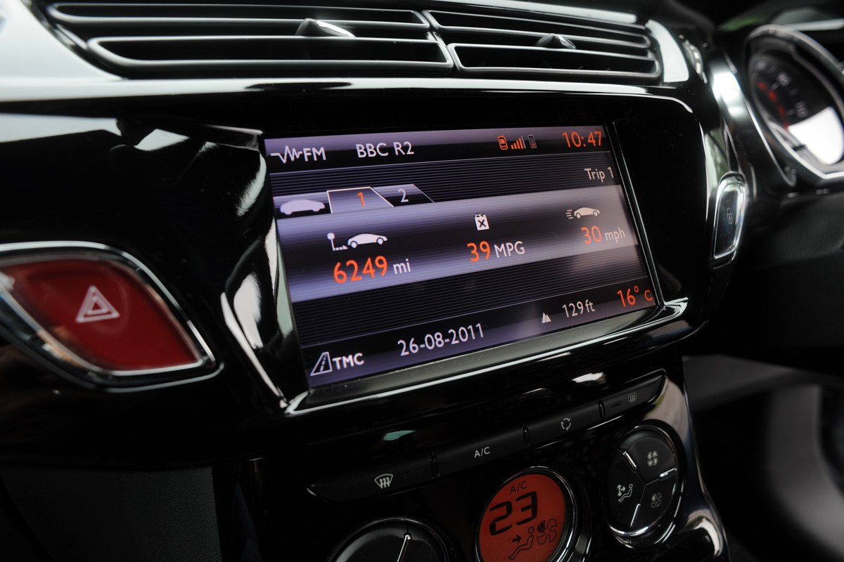Citroen DS3 centre console